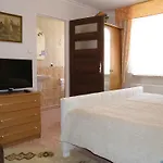 Leon Bed and Breakfast 3*
