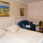 Leon Bed and Breakfast 3*