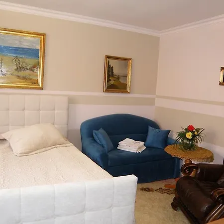 Leon Bed & Breakfast 3*