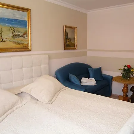 Leon Bed & Breakfast 3*