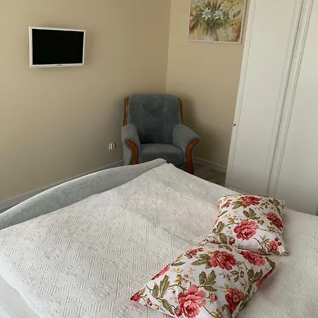 Leon Bed & Breakfast 3*