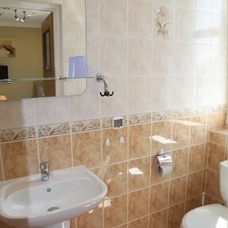 Leon Bed & Breakfast 3*