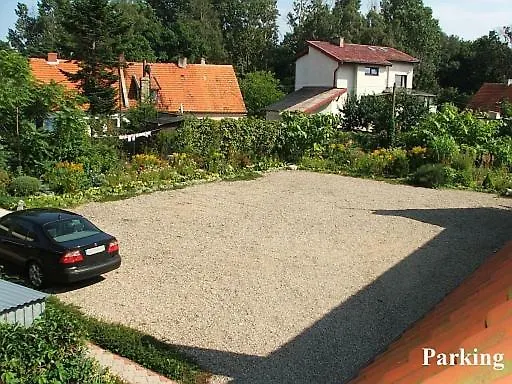 Leon Nocleg ze śniadaniem 3*