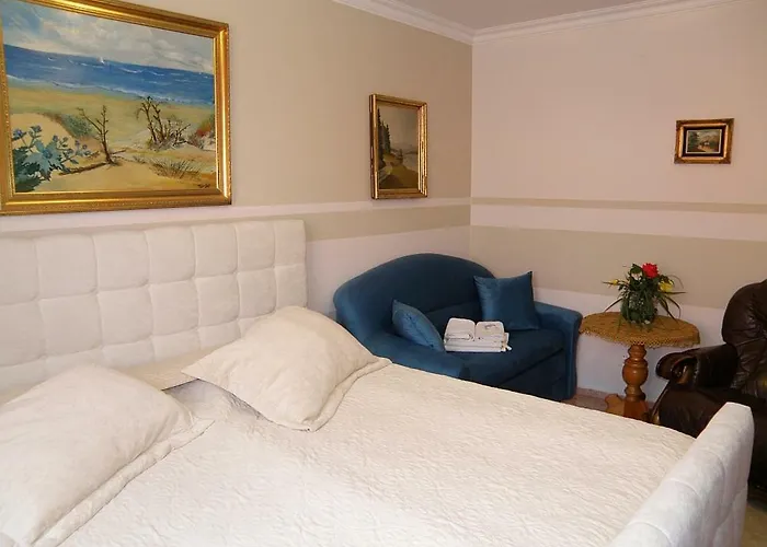 Leon Bed & Breakfast 3*